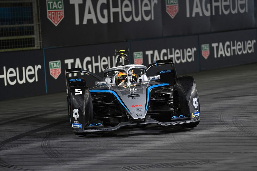 Vandoorne: Crash Bikin Bemper Mobil FE Terlihat Amatir