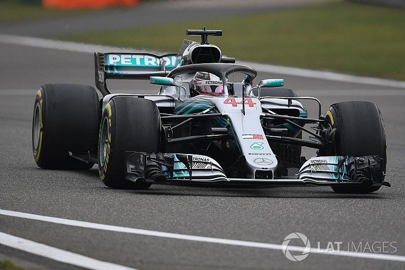 Hamilton somber: "Weet niet of we Ferrari kunnen uitdagen"