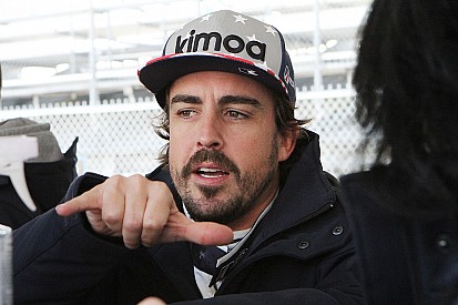 Los pilotos de F1 'pinchan' en su primera toma de contacto con Daytona