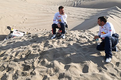 El copiloto de Loeb se fracturó el coxis