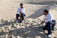 El copiloto de Loeb, Daniel Elena, se fracturó el coxis en el impacto