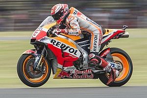 EL4 - Márquez atomise la concurrence sur le mouillé !