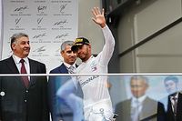 Hamilton explique son retard sur le podium à Bakou