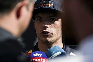 Perez ziet Verstappen sterker worden: “Max is een intelligente jongen”