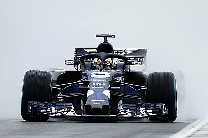 Ricciardo protagonizó el primer accidente del RB14