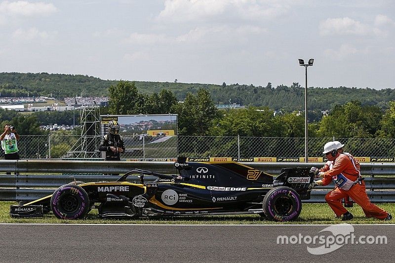 Renault recibe una sanción en suspenso por un extraño error con los neumáticos