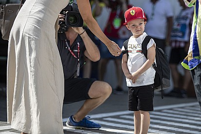 Zoontje Kimi Raikkonen maakt eerste kartmeters