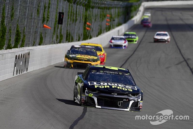 Jimmie Johnson, Hendrick Motorsports, Chevrolet Camaro Lowe's for Pros, Ryan Newman, Richard Childress Racing, Chevrolet Camaro Bass Pro Shops / Cabela's