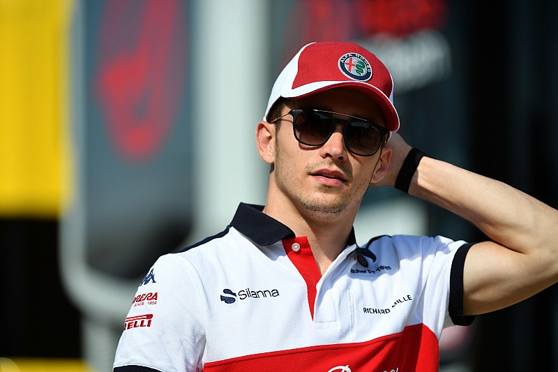 Leclerc és a Ferrari: Mi áll a pletykák mögött?