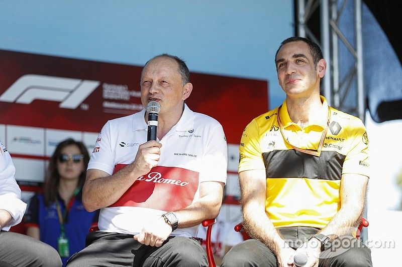 Frederic Vasseur, Team Principal, Sauber, et Cyril Abiteboul, directeur général, Renault Sport F1 Team