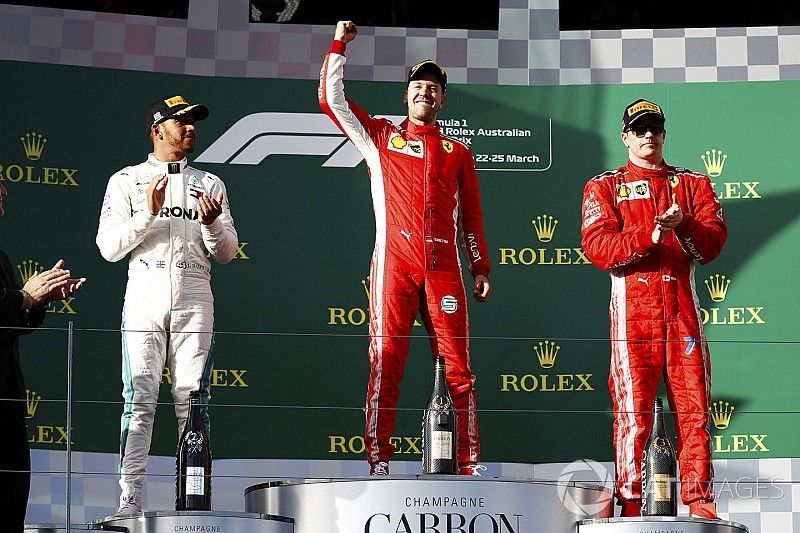 Podio: ganador Sebastian Vettel, Ferrari, segundo lugar Lewis Hamilton, Mercedes AMG F1 y tercero Kimi Raikkonen, Ferrari