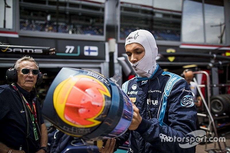 Элбон собрался убедить Марко взять его в Toro Rosso