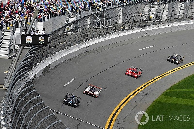 #10 Wayne Taylor Racing Cadillac DPi, P: Renger van der Zande, Jordan Taylor, Ryan Hunter-Reay, #7 A