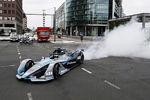 GALERI: Rosberg uji coba mobil baru Formula E