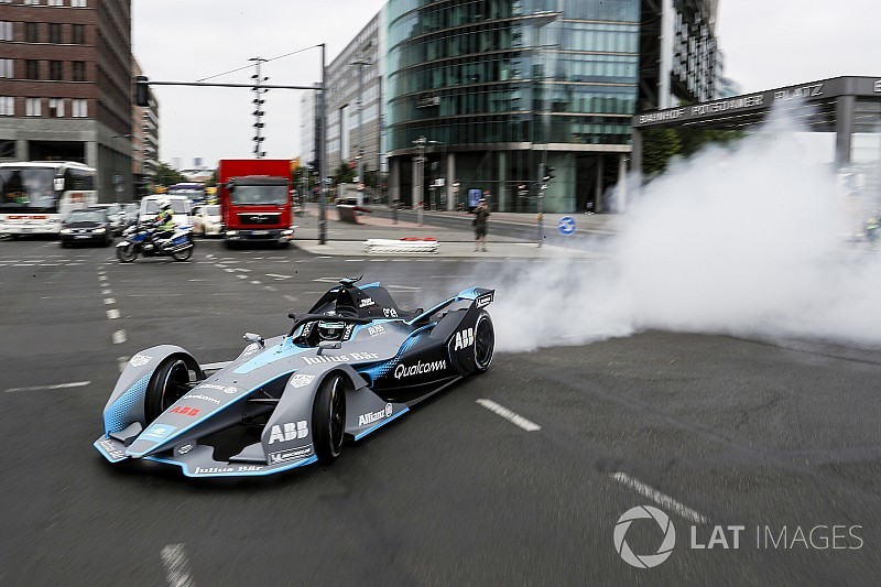 GALERI: Rosberg uji coba mobil baru Formula E