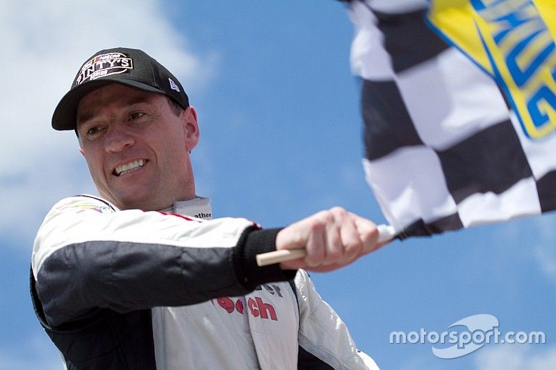 L.P. Dumoulin uses late restart pass to steal win