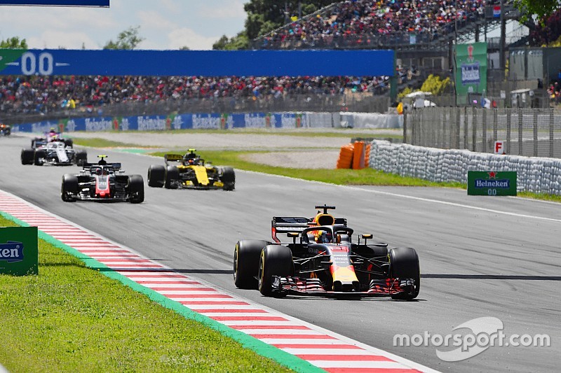 Ricciardo wijt spin bij herstart VSC aan koude banden