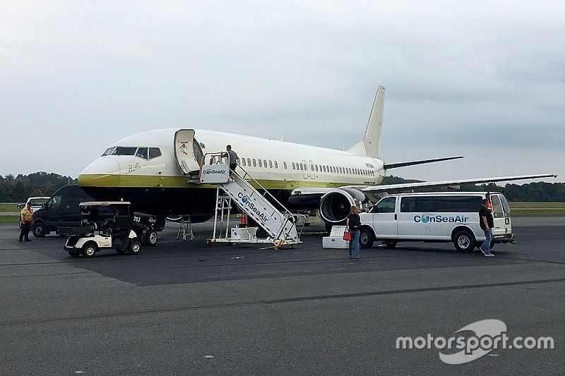 Aterrizaje de emergencia deja sin equipo de pits a la escuadra JRM