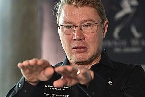 F1: Hakkinen diz que agressividade de Verstappen é combustível para Hamilton