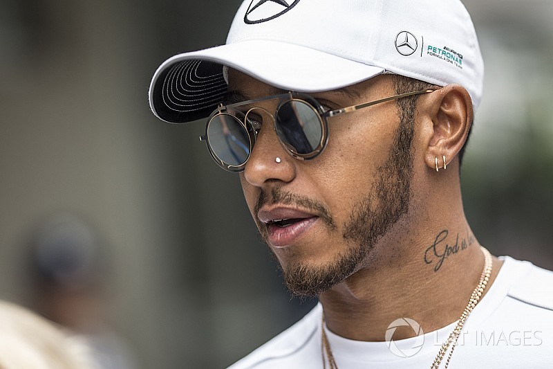 Hamilton stupisce: "Il motore 2021? Lo vorrei V12 aspirato"