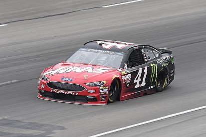 Kurt Busch se queda con la pole en Texas