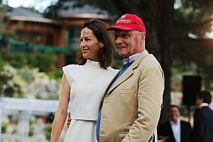 Hogyan mentette meg későbbi felesége Niki Lauda életét?