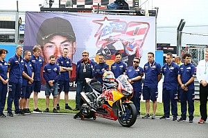 GALERI: WorldSBK gelar one minute silence untuk Hayden