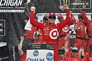 Larson earns third straight Michigan win with stunning late-race pass