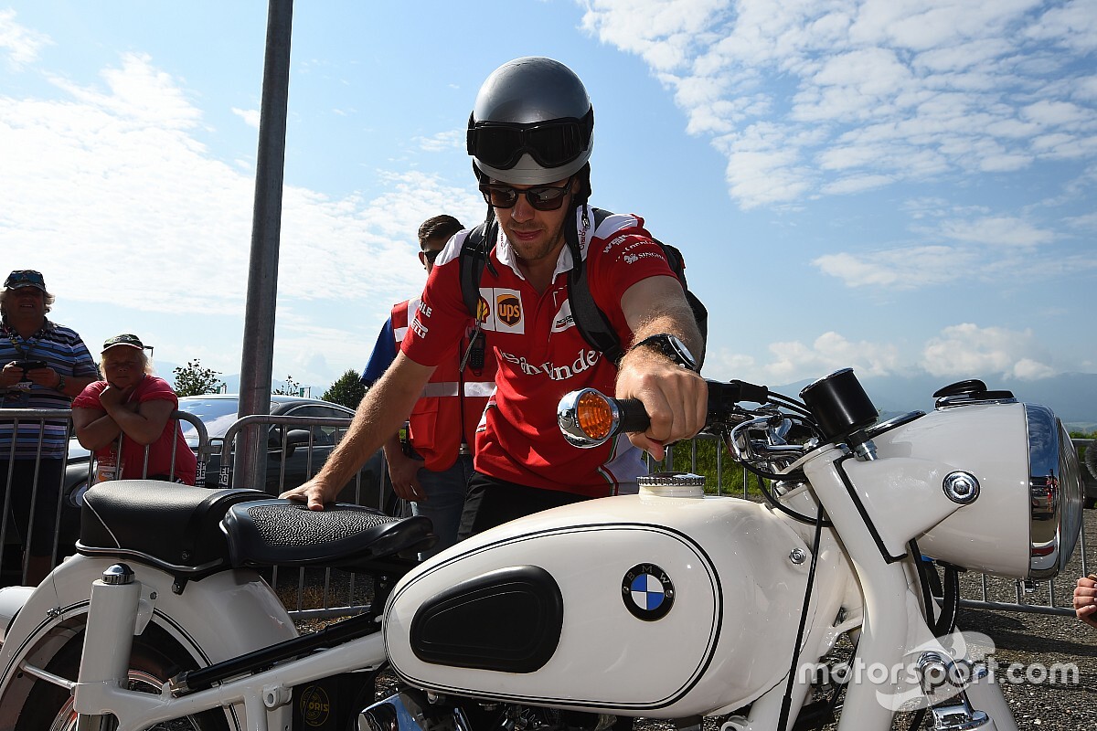 Vettel drámai defektje a Ferrarival: vezető helyről szállt el (videó)