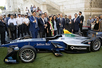 Virginia Raggi: "L'ePrix di Roma proietta la Capitale nel futuro"