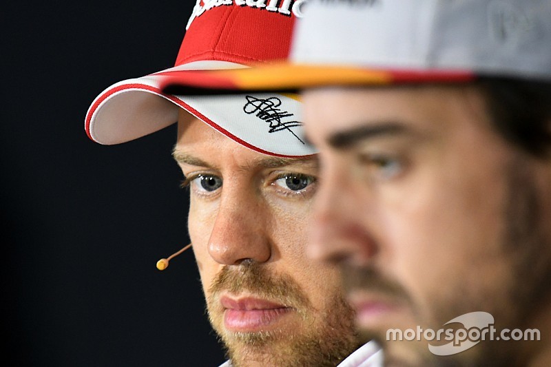 Nem zörög a haraszt? Ismét felerősödött az Alonso-Vettel pletyka