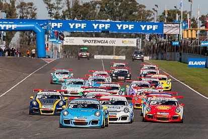 VIDEO: Auto Porsche vuela por encima de la barda
