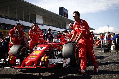 Räikkönen perplexe face à la "bizarre" série d'ennuis de Ferrari
