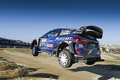 Sardegna, PS12: Tänak alle spalle di Paddon nel caos totale