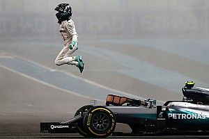 Mercedes: Rosberg şampiyona yakışır şekilde sürdü