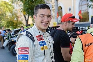 Карякин показал новый шлем для «Дакара»