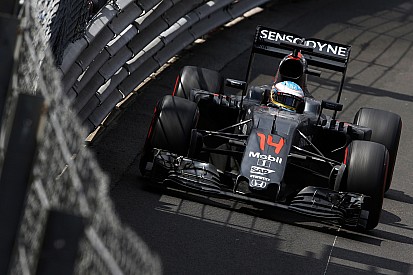Tyres "a big issue" for McLaren - Alonso