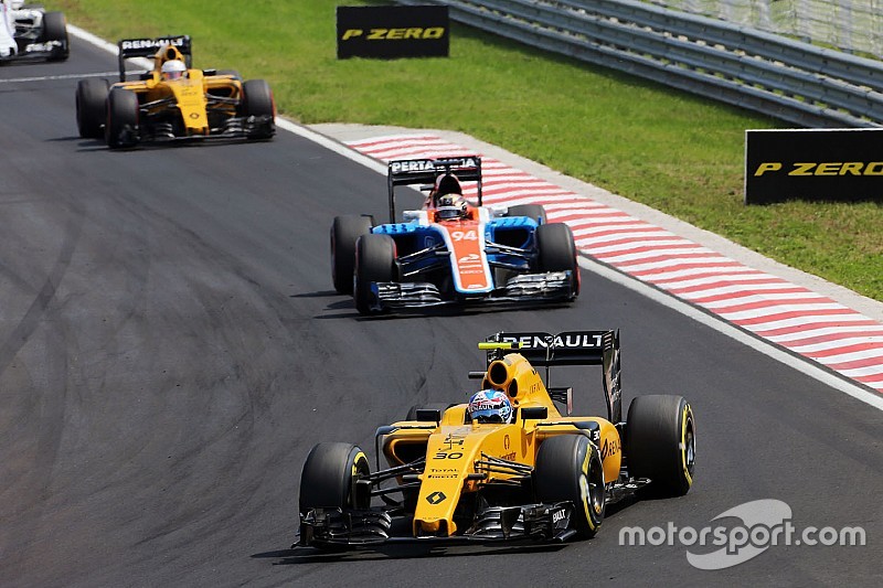 Renault aims to go on "attack" after Hungary showing