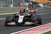 Haas-coureurs ontvangen tijdstraf, Magnussen zakt naar P10