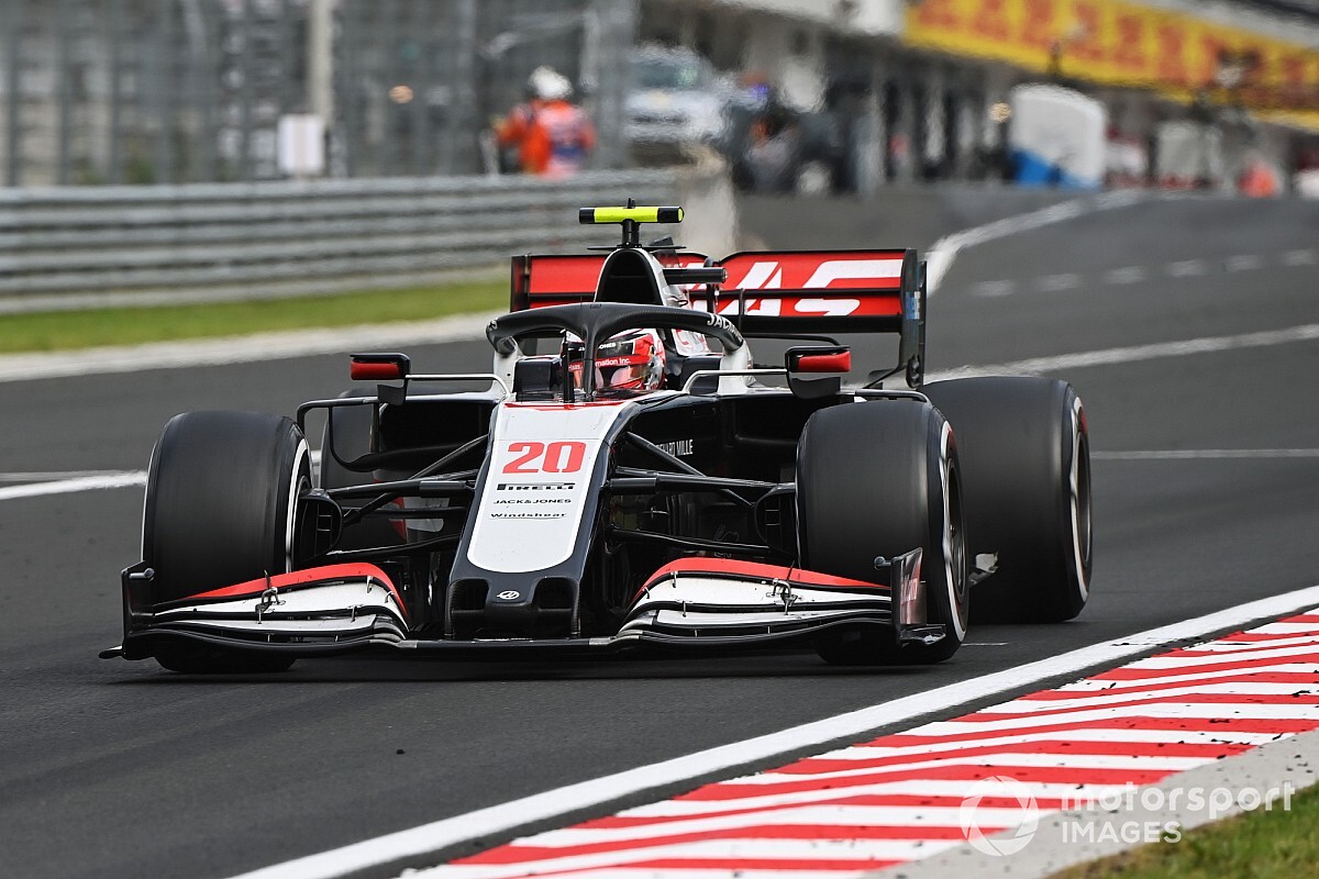 Haas-coureurs ontvangen tijdstraf, Magnussen zakt naar P10
