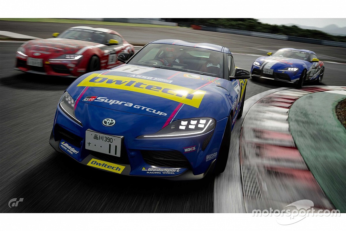 eRacer部の定例レースが24日に開催。スーパーGTの脇阪寿一がゲスト解説で参加