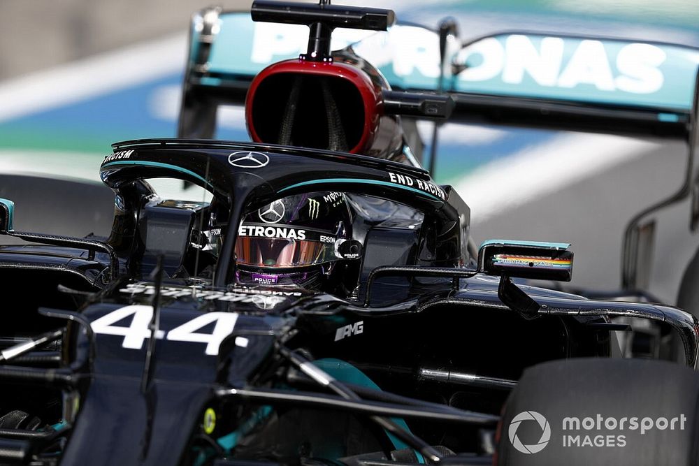 Hamilton tagadja a sajtóban megjelent híreket a fizetési igényéről