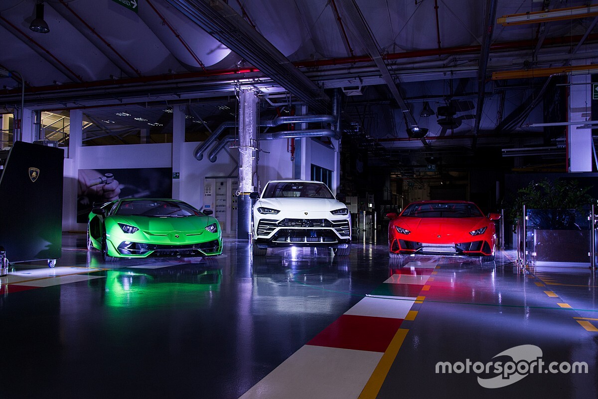 20 Lamborghini raccontano 20 Regioni d'Italia
