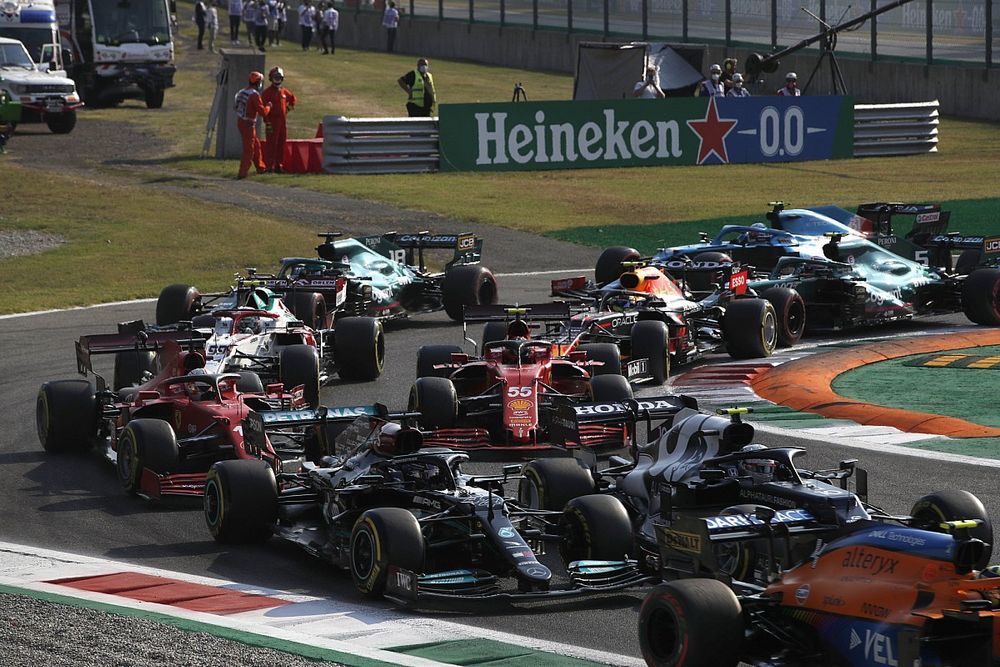 Horner szerint ezért nem tudott előzni Hamilton a sprinten