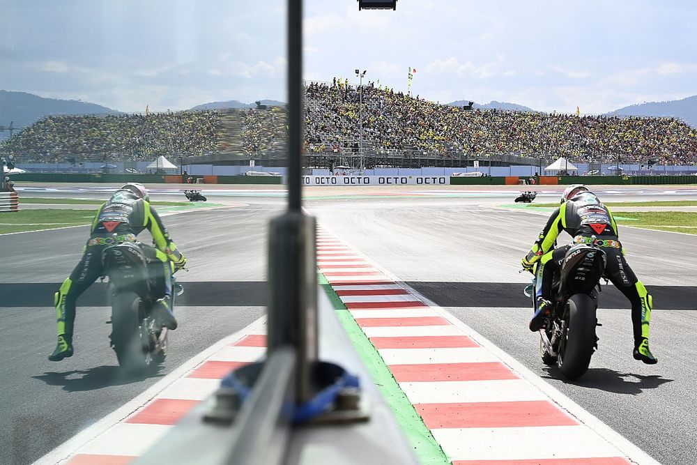 Rossi: “Necesitaría un doble que atendiera a los compromisos”