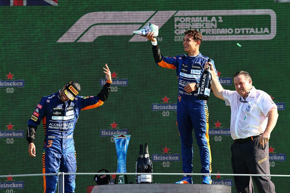 Sainz is örült a McLaren „történelmi” sikerének