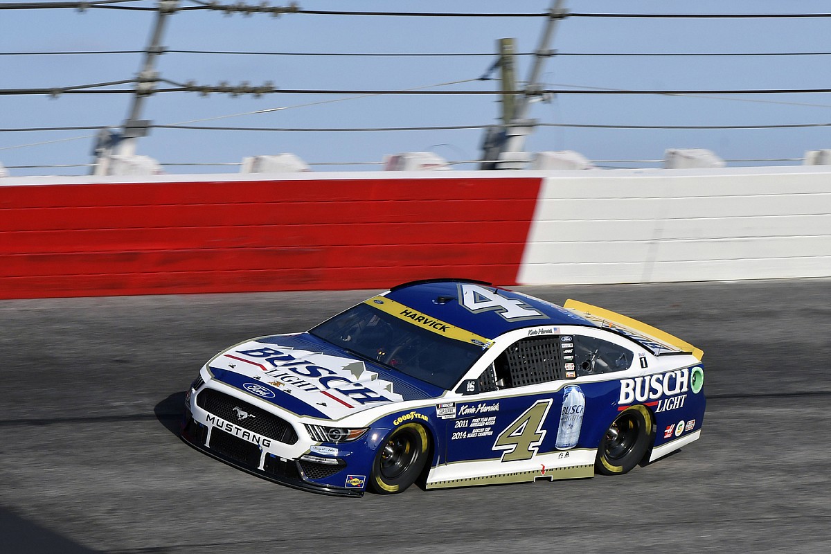 Avoiding Darlington 'chaos' boosts Kevin Harvick's playoff run