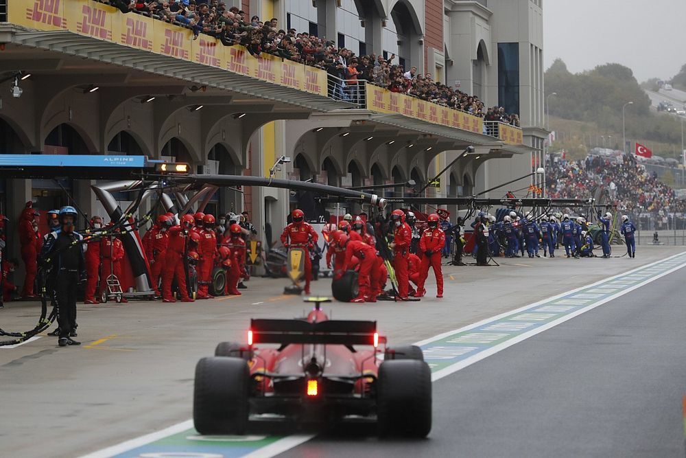 ¿Qué provocó la desastrosa parada de Sainz en Turquía?