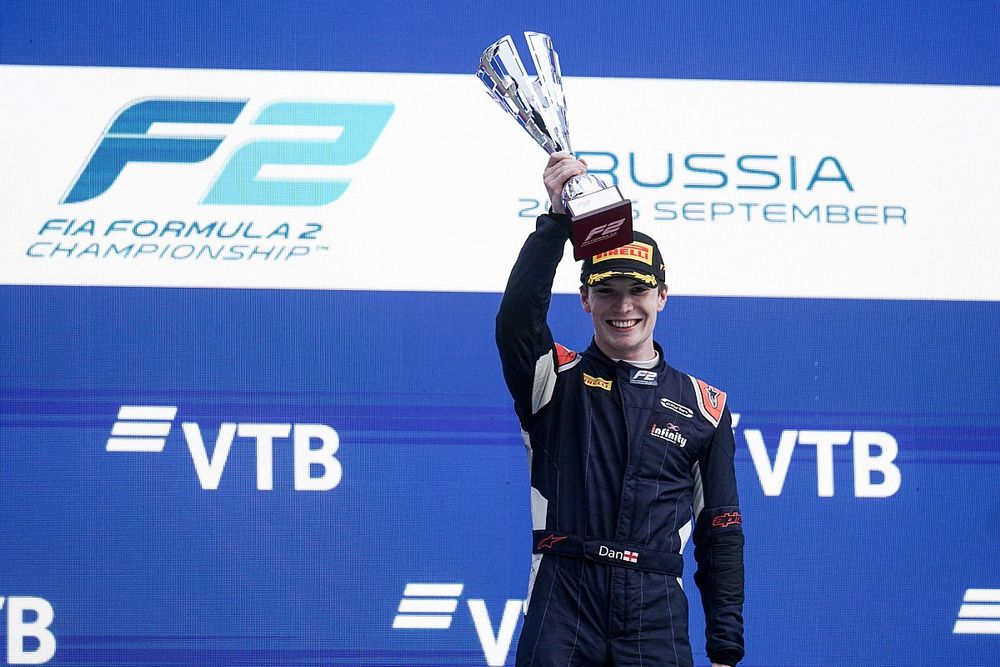 Dan Ticktum, Carlin, 1st position, with his trophy