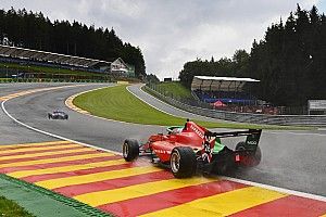 W-Serie: Zwei Fahrerinnen nach Eau-Rouge-Crash im Krankenhaus